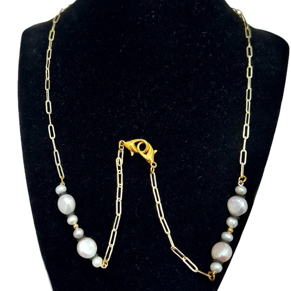 GOLD TONE PAPERCLIP CHAIN WITH FAUX PEARLS BADGE HOLDER/NECKLACE - Picture 1 of 6